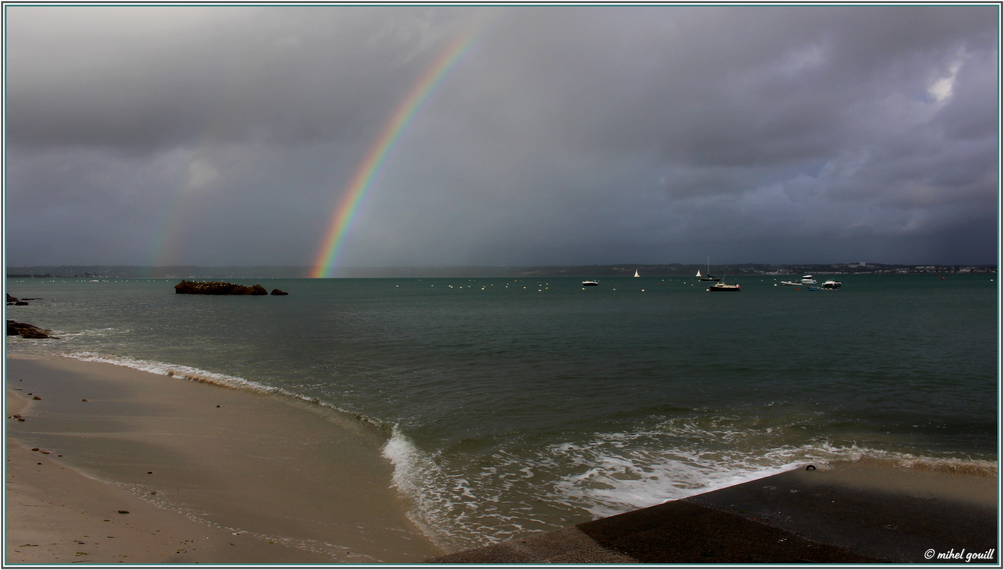 Michel g arc en ciel vu de la cale de beg meil 