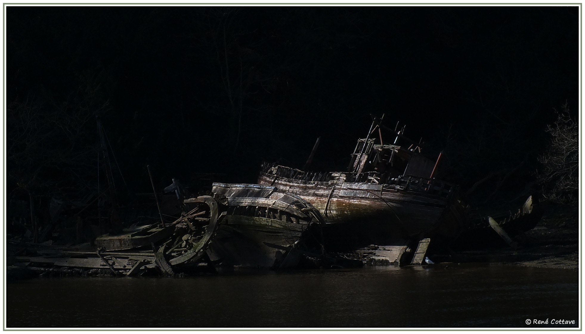 Rene clair obscur au port rhu 